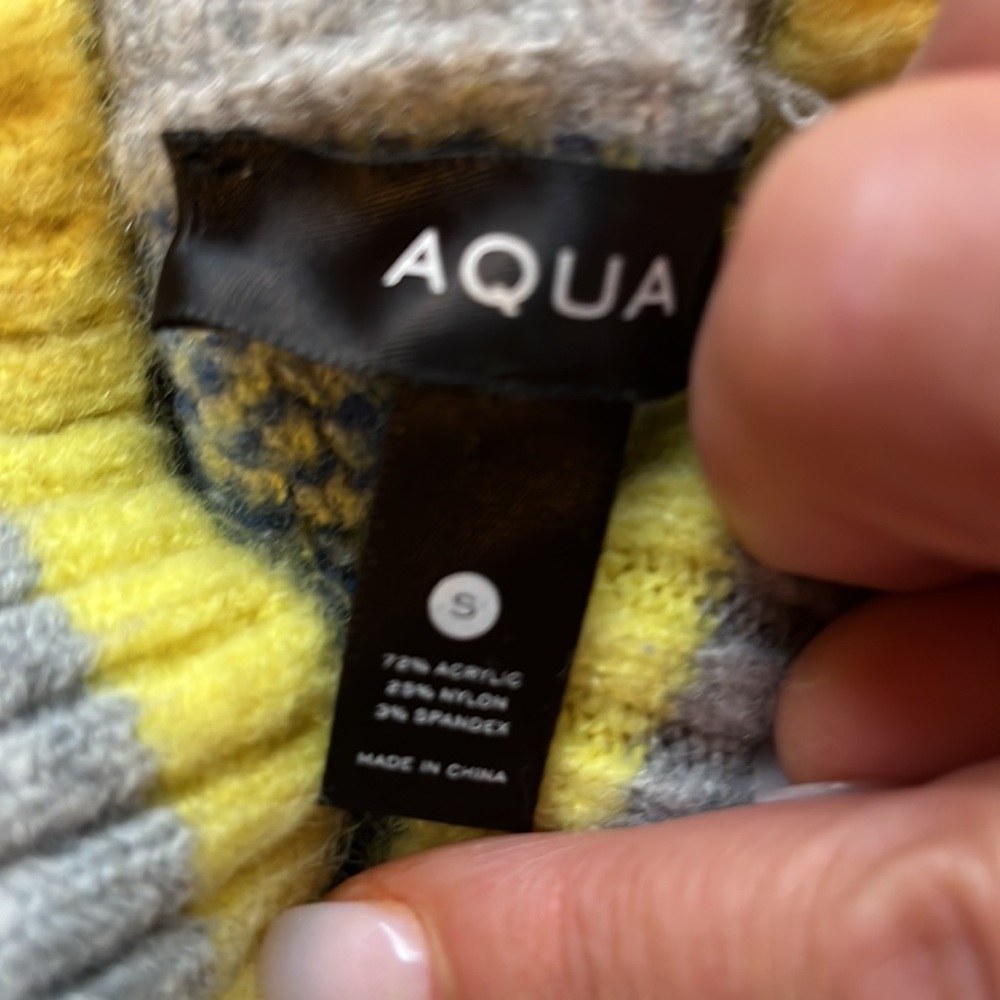 AQUA OVERSIZED SWEATER IN EUC - Picture 8 of 8